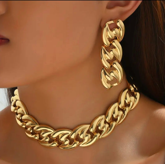 3pcs Earring + Necklace Jewelry Set Chunky Golden Chain Design.