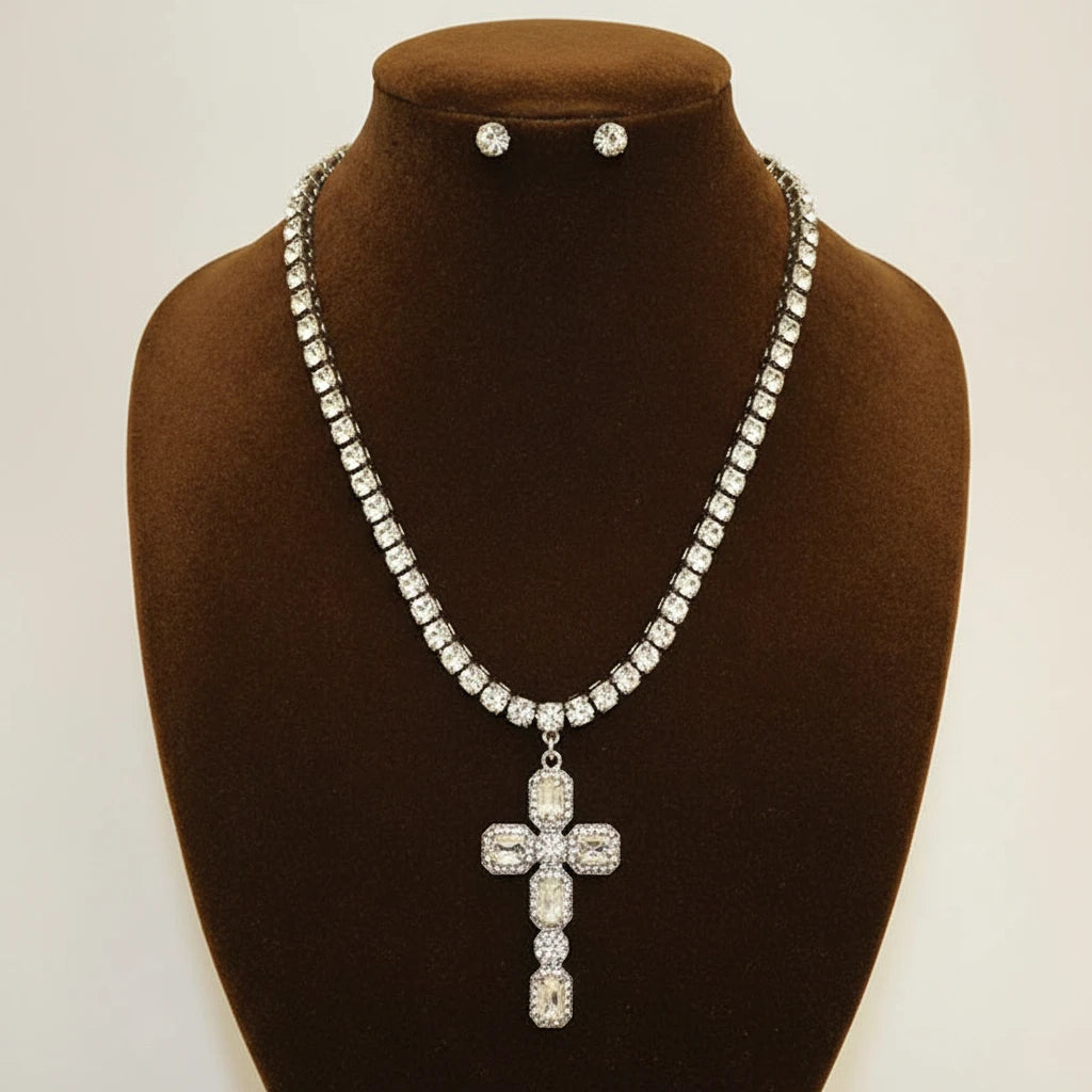 Cross Pendant Necklace, Silver