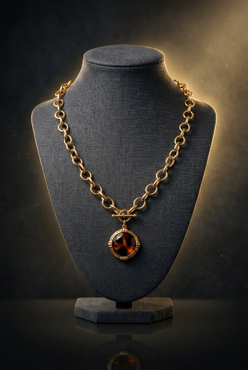 PEARL MEDALLION TOGGLE CHAIN NECKLACE, TORT