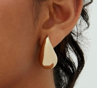 Teardrop Earrings Gold