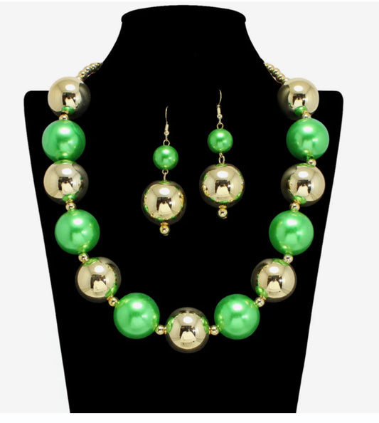 BEADED STATEMENT NECKLACE, GREEN/GOLD