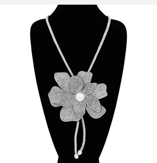 Flower with Pearl Clear Pointed Necklace