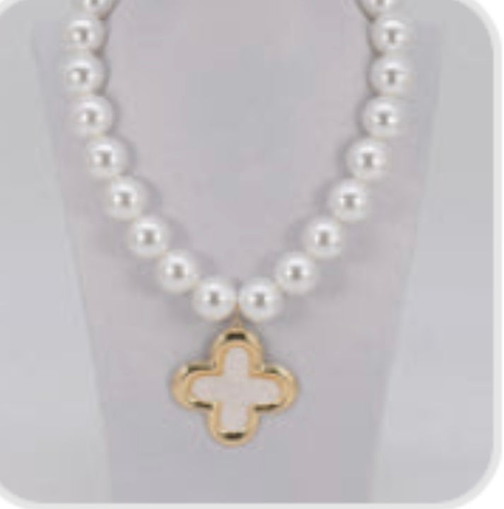Pearl Clover Necklace, .Cream