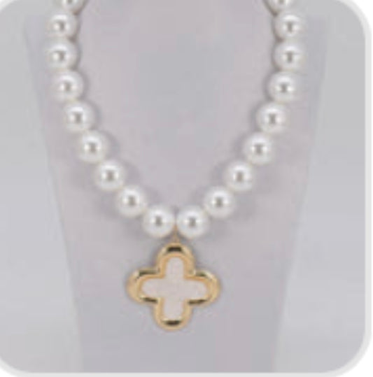 Pearl Clover Necklace, .Cream