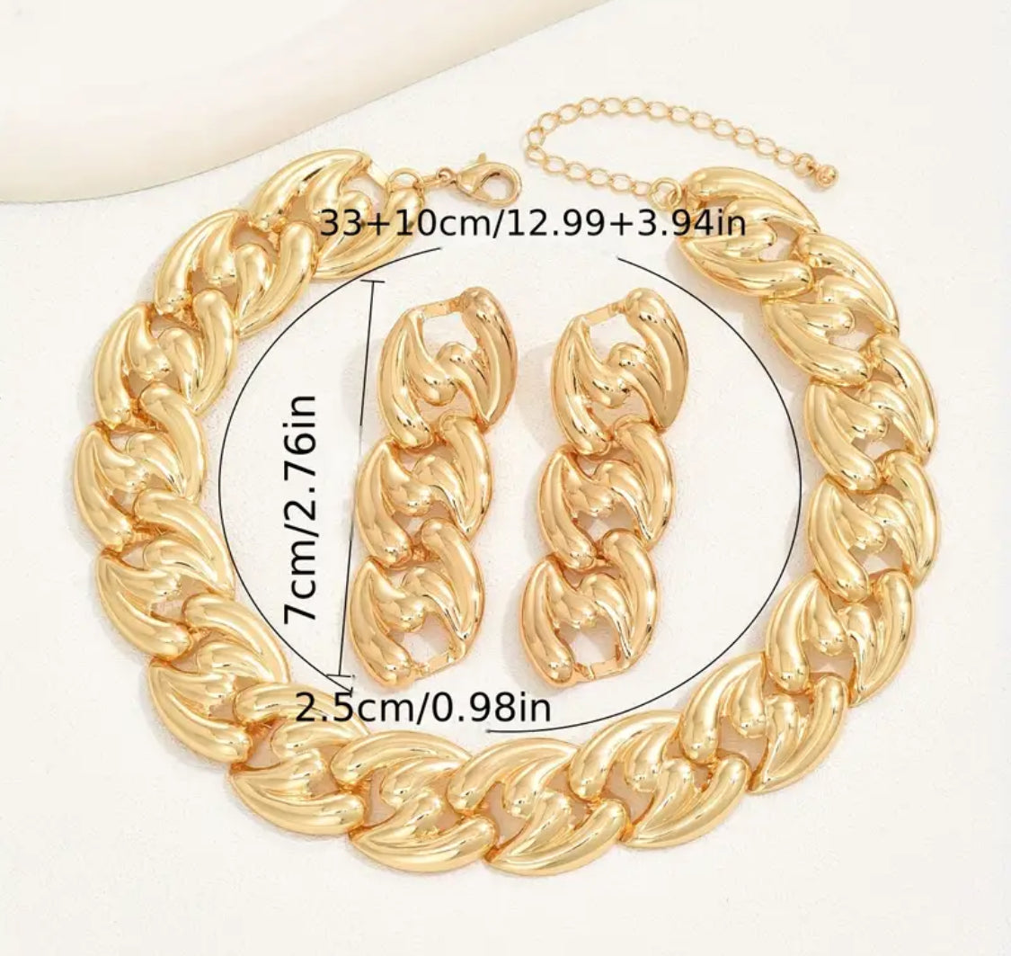 3pcs Earring + Necklace Jewelry Set Chunky Golden Chain Design.