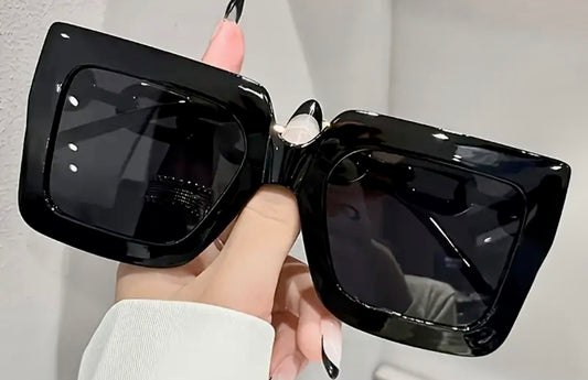 Oversized Square Sunglasses/Luxury Temple Chain - Black